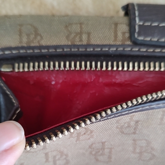 Rare Dooney & Bourke Vintage Brown and Tan Monogram Wallet with Lock Clasp - Picture 8 of 8